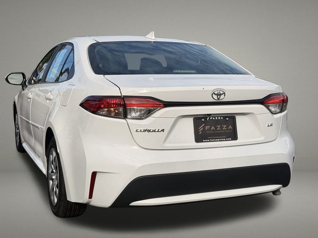 2021 Toyota Corolla LE photo 3