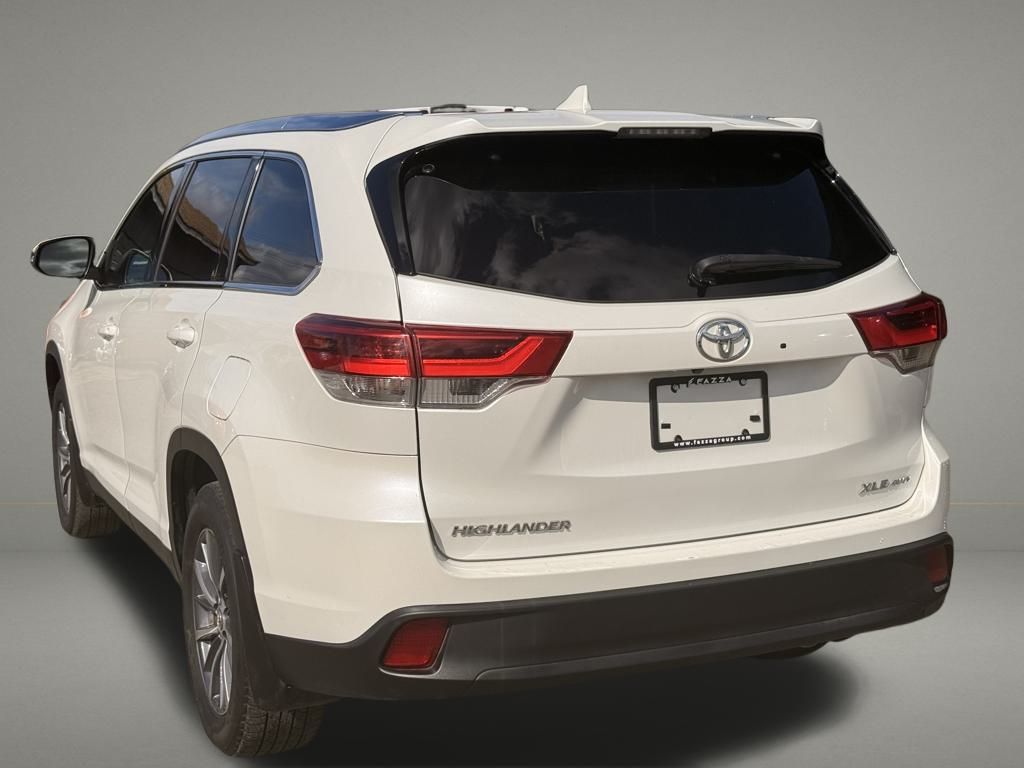2019 Toyota Highlander SE XLE photo 3