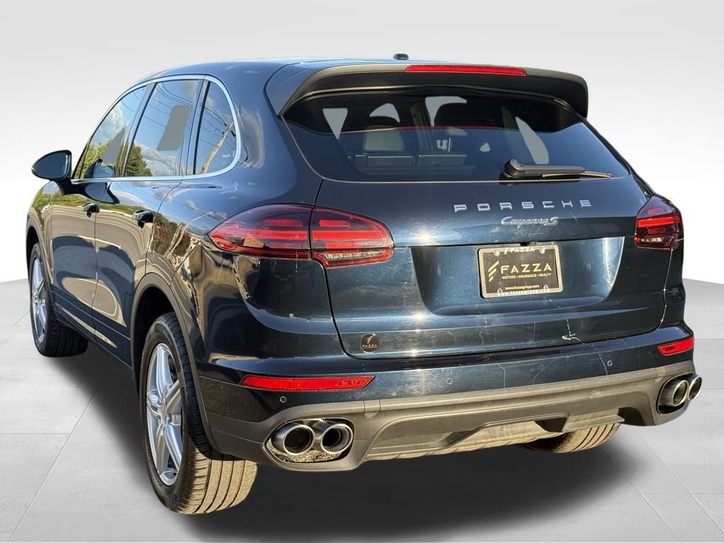 2015 Porsche Cayenne S photo 3