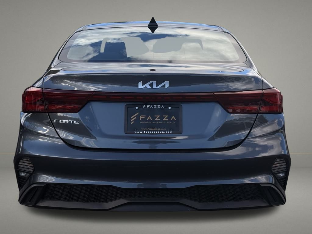 2024 Kia Forte LXS photo 3