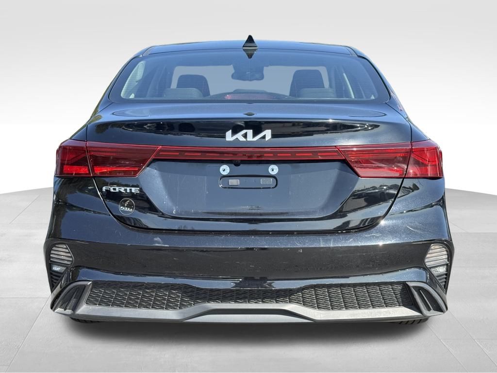 2023 Kia Forte LXS photo 4