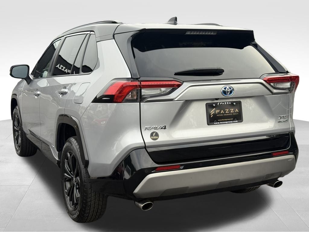 2022 Toyota RAV4 Hybrid XSE photo 3