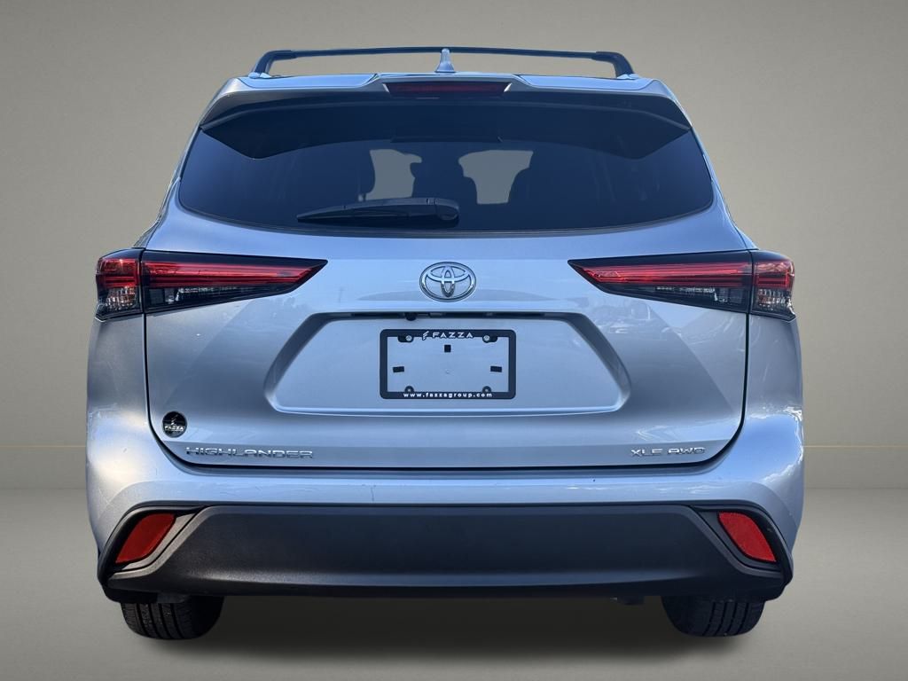 2022 Toyota Highlander XLE photo 4