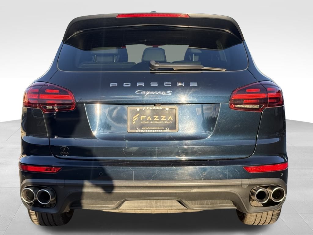 2015 Porsche Cayenne S photo 4