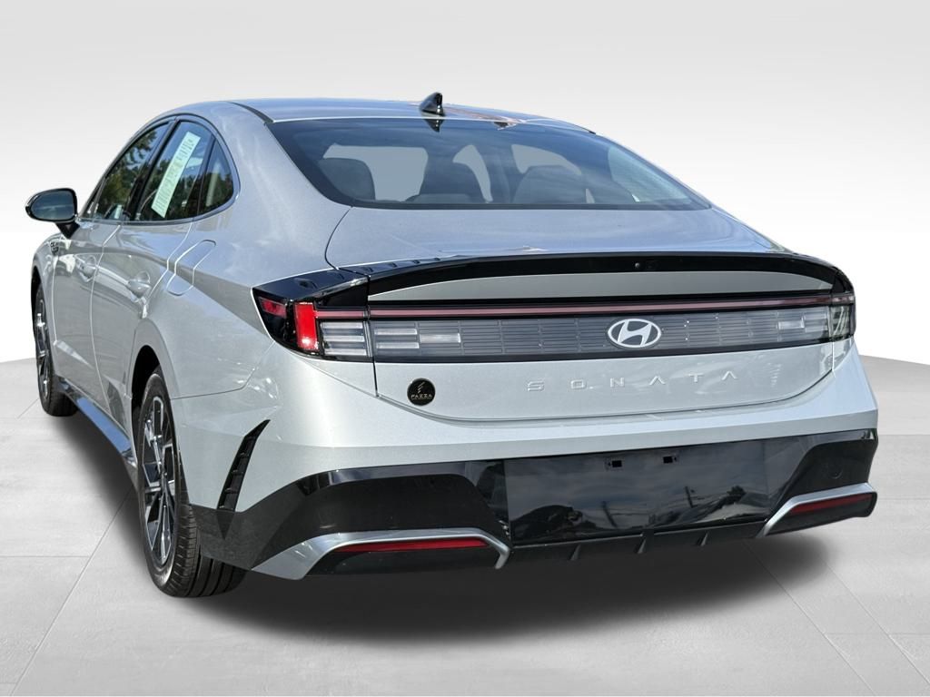 2025 Hyundai Sonata SEL photo 3