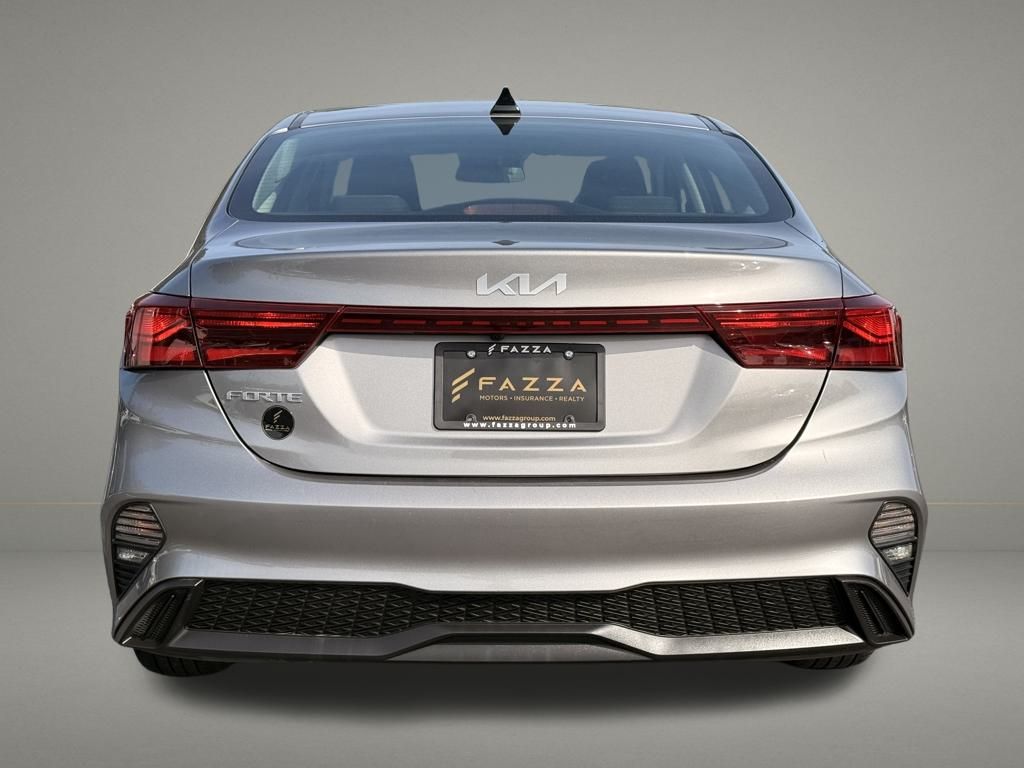 2024 Kia Forte LXS photo 4