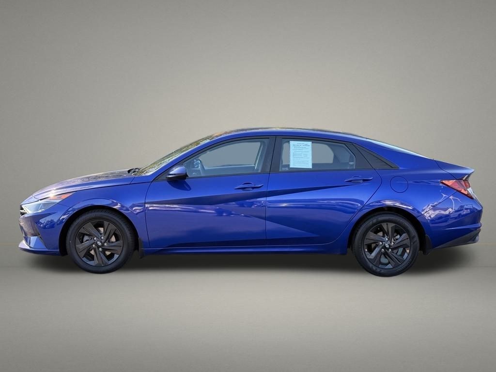 2022 Hyundai Elantra SEL photo 2