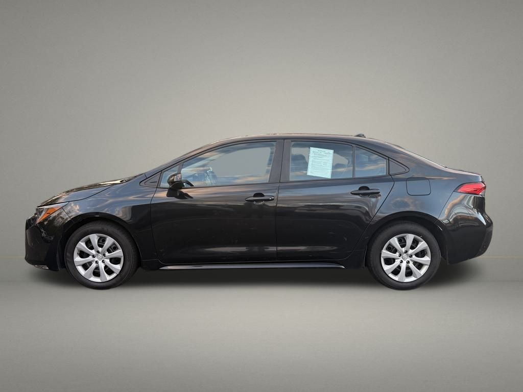 2022 Toyota Corolla LE photo 2