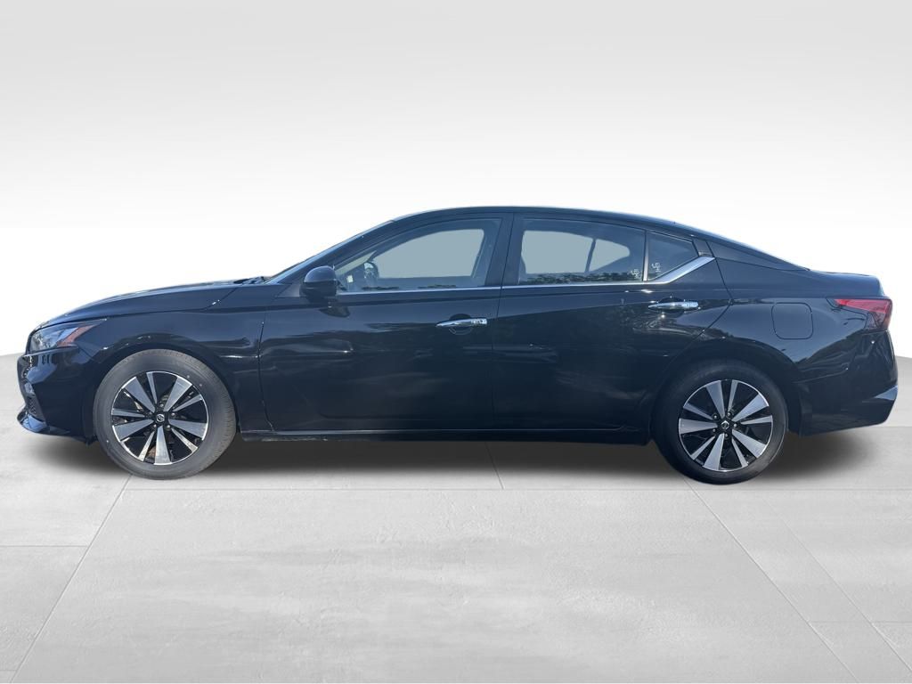 2022 Nissan Altima 2.5 SV photo 2