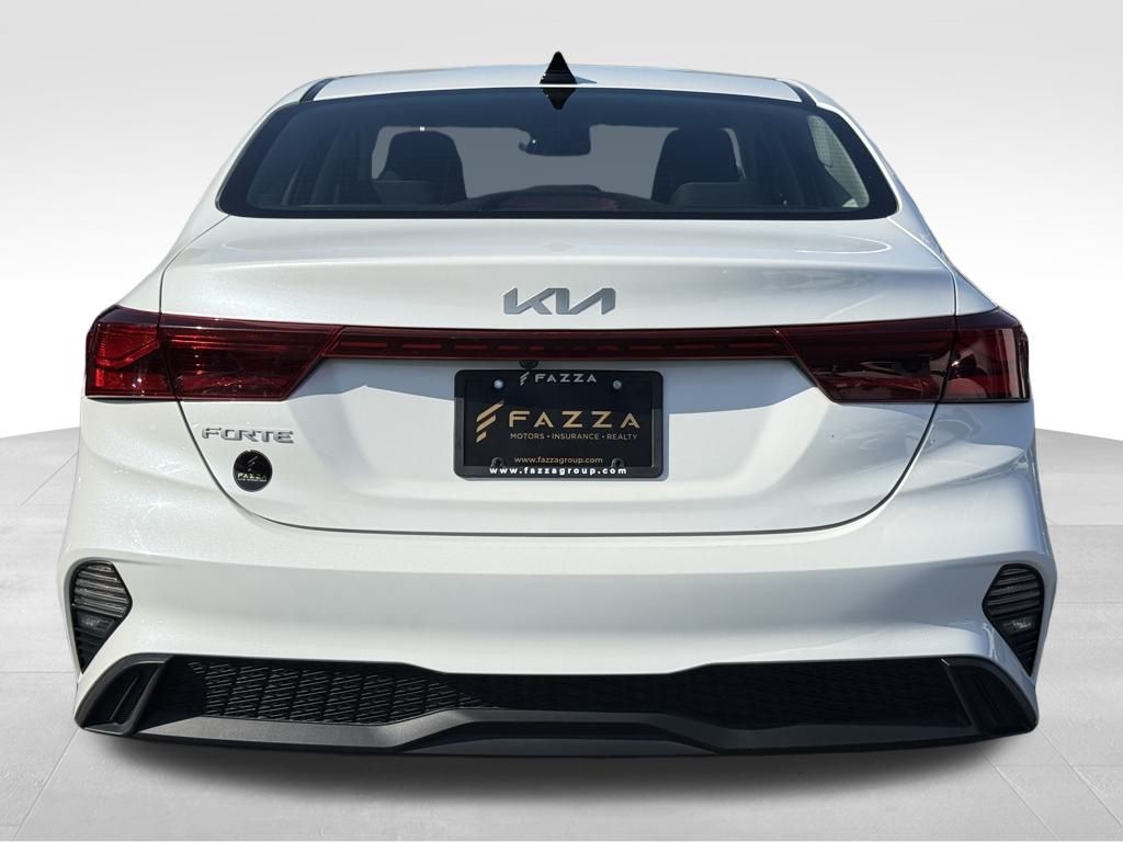 2023 Kia Forte LXS photo 3