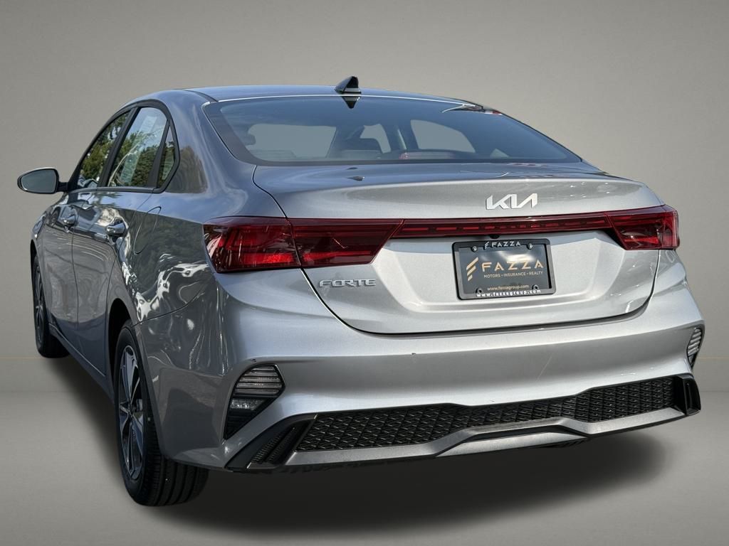 2024 Kia Forte LXS photo 3
