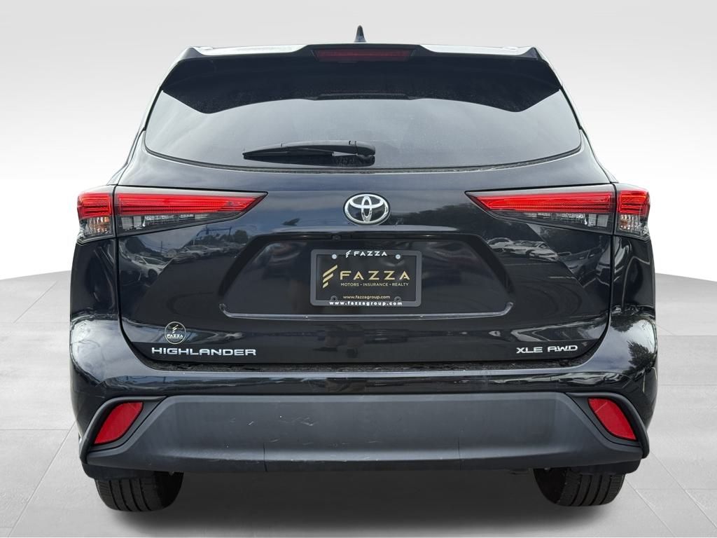 2022 Toyota Highlander XLE photo 4