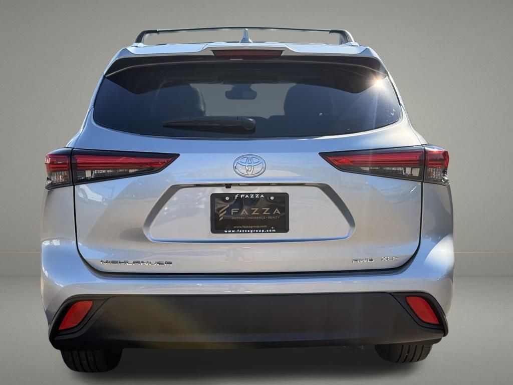 2023 Toyota Highlander XLE photo 3