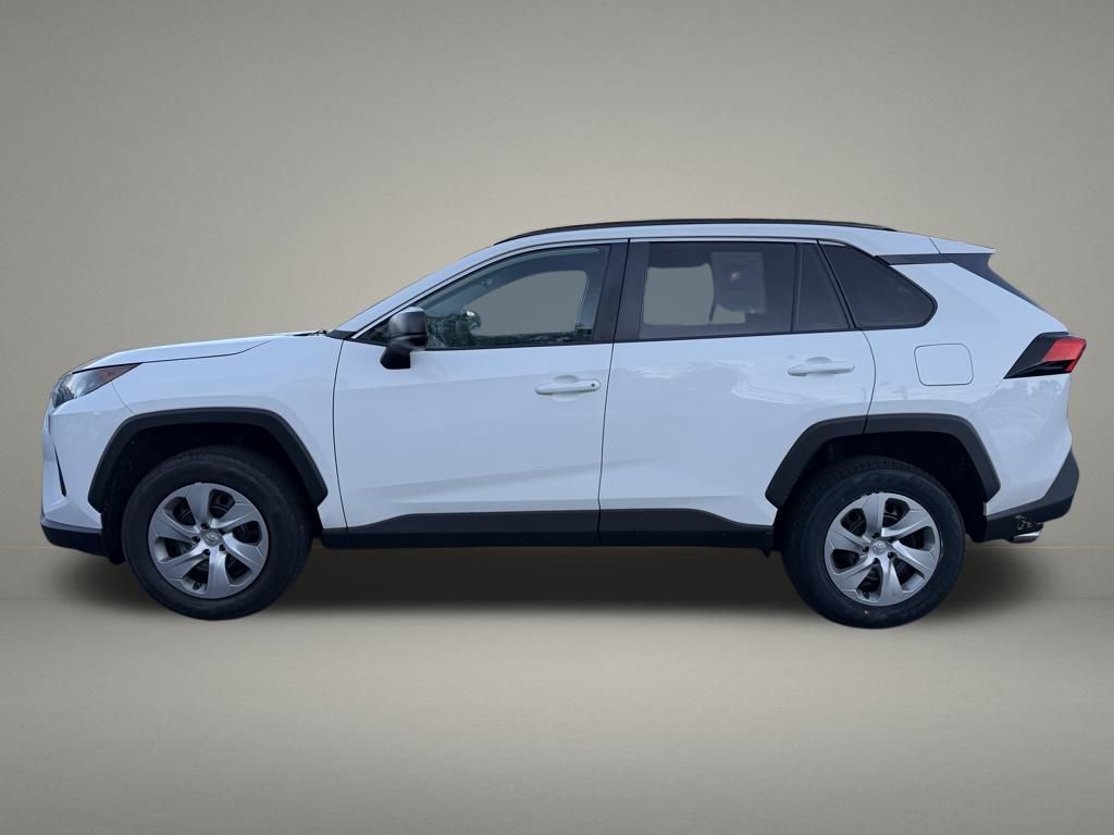 2021 Toyota RAV4 LE photo 2