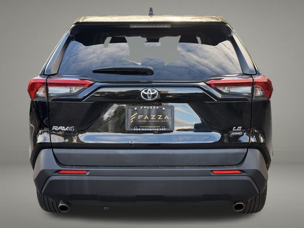 2022 Toyota RAV4 LE photo 4