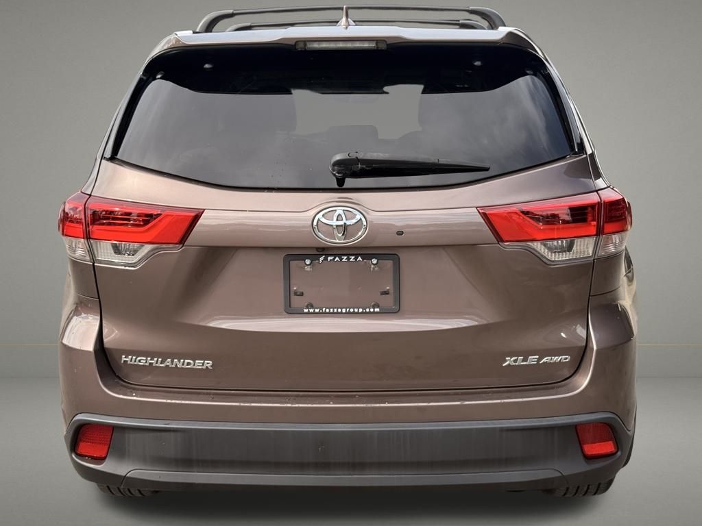 2017 Toyota Highlander SE XLE photo 3