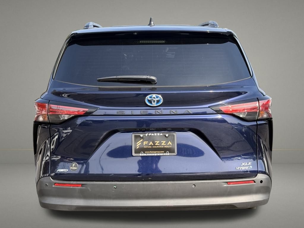 2022 Toyota Sienna XLE photo 4