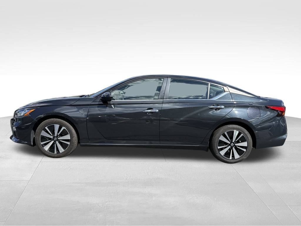 2022 Nissan Altima 2.5 SV photo 2