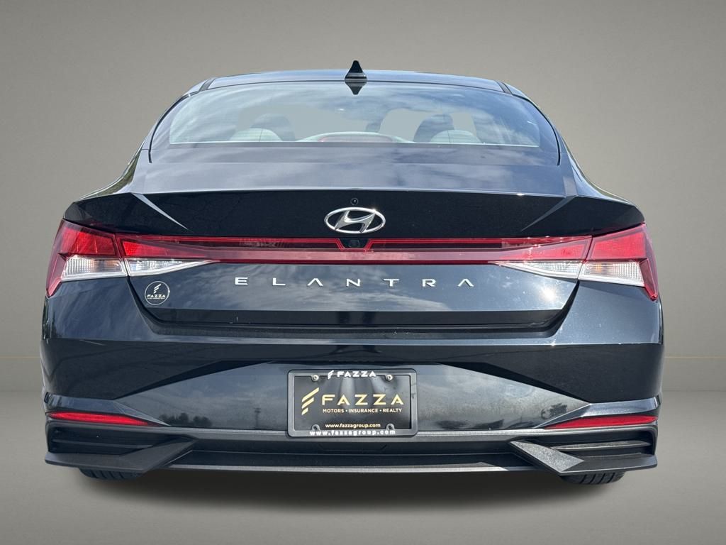 2023 Hyundai Elantra SEL photo 4
