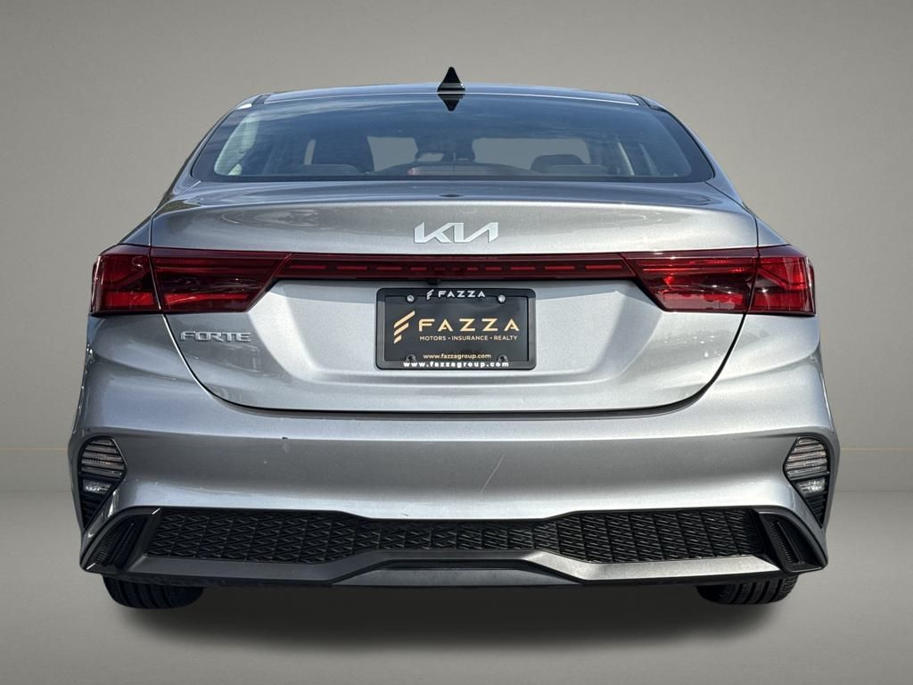2024 Kia Forte LXS photo 4