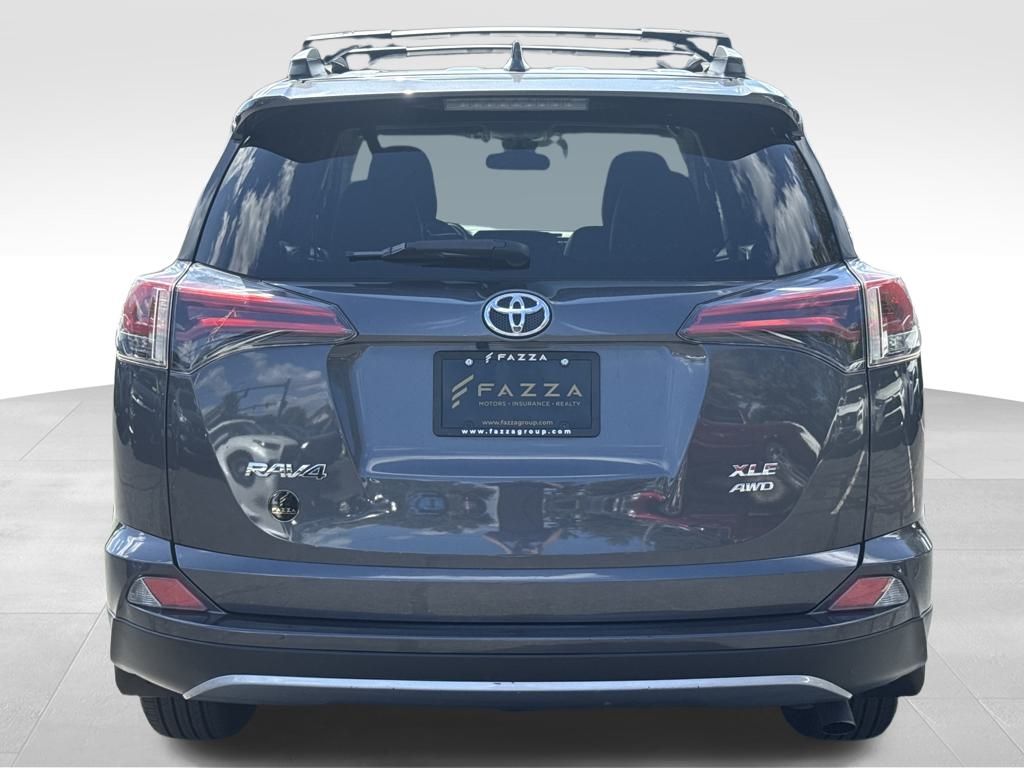 2018 Toyota RAV4 Adventure XLE photo 4