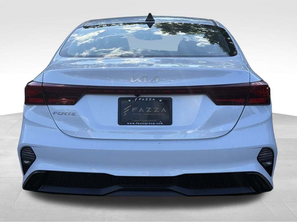 2024 Kia Forte LXS photo 4