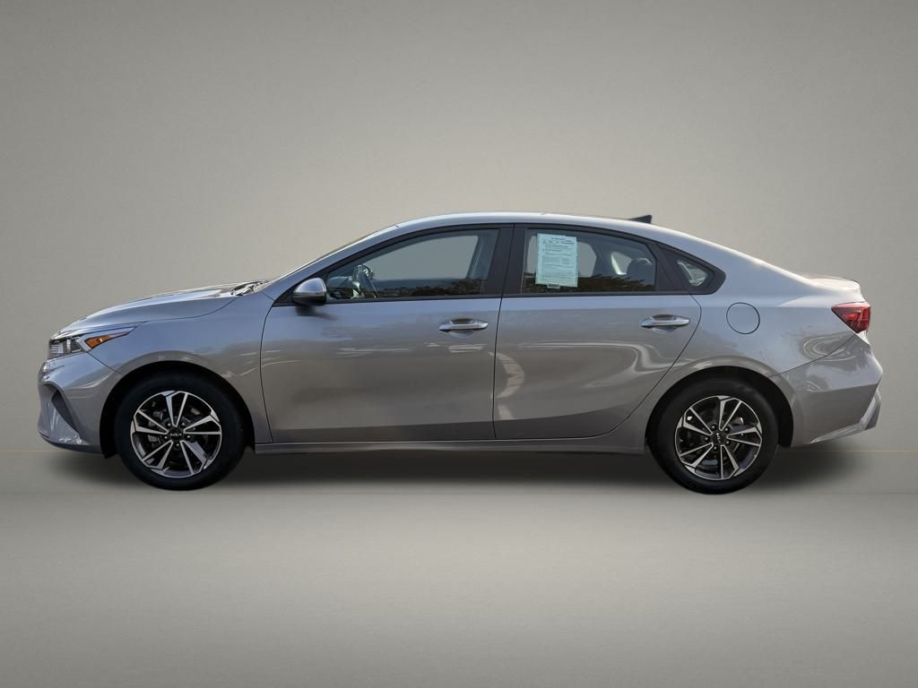 2024 Kia Forte LXS photo 2