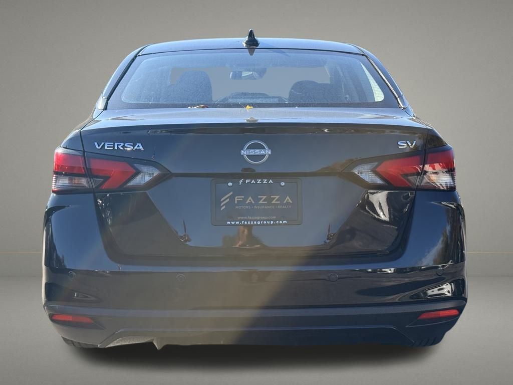 2023 Nissan Versa SV photo 4