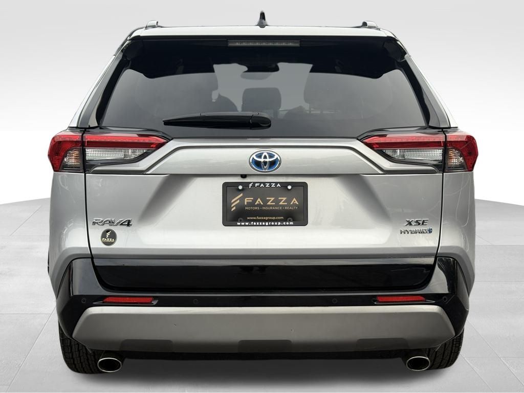 2022 Toyota RAV4 Hybrid XSE photo 4