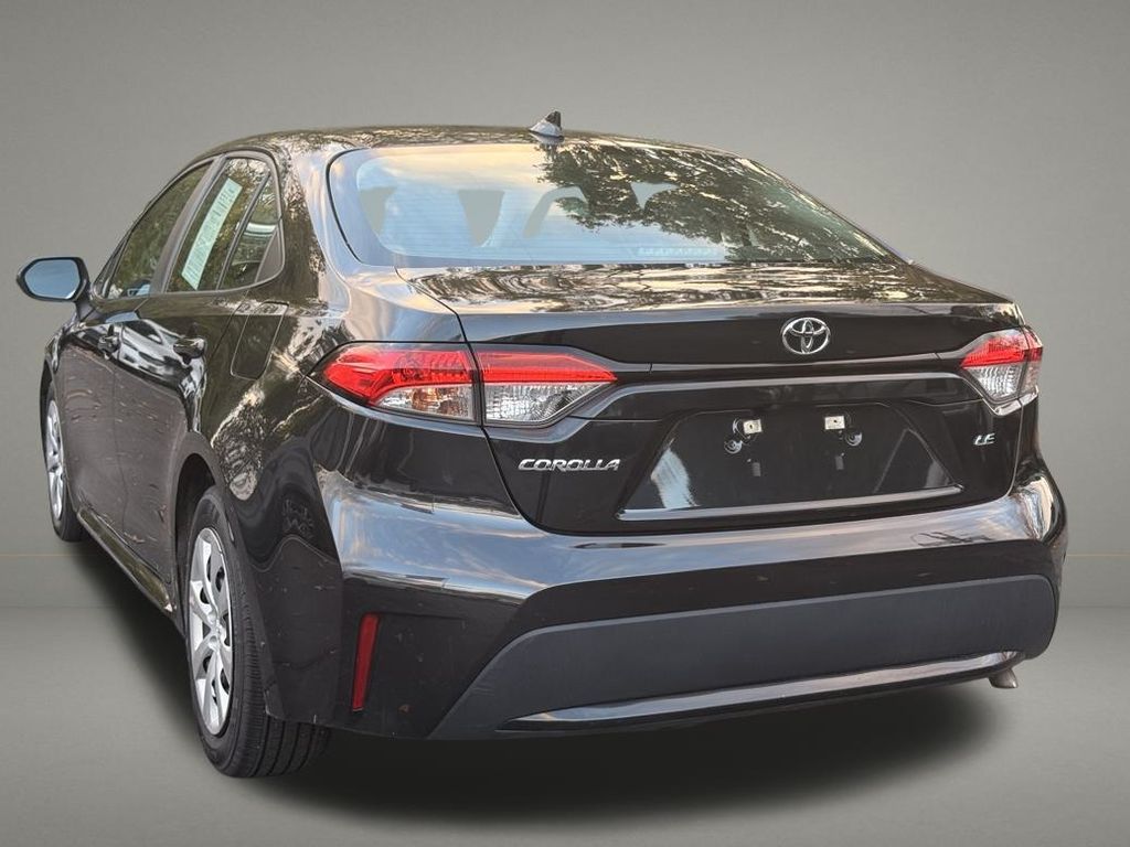 2022 Toyota Corolla LE photo 3