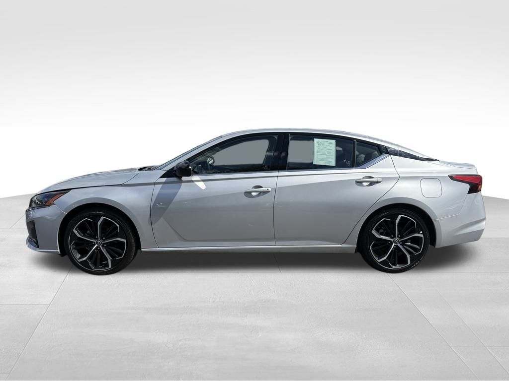 2024 Nissan Altima 2.5 SR photo 2