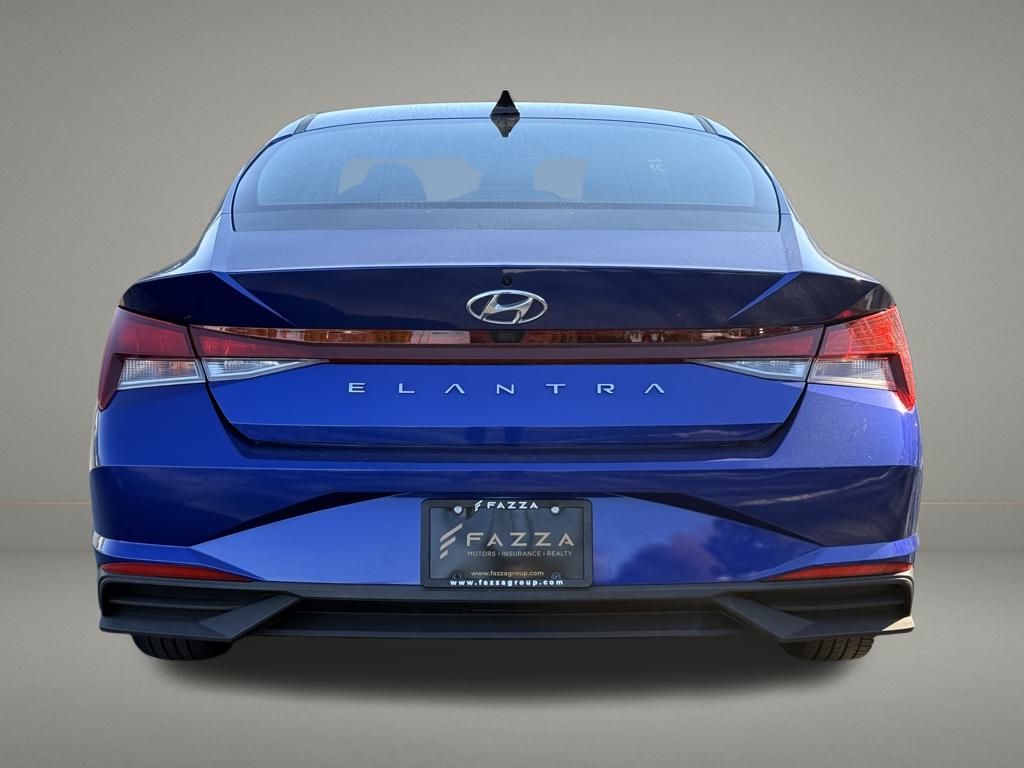 2022 Hyundai Elantra SEL photo 4