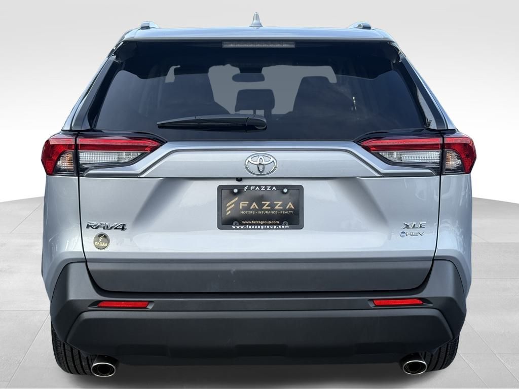 2025 Toyota RAV4 Hybrid XLE photo 3