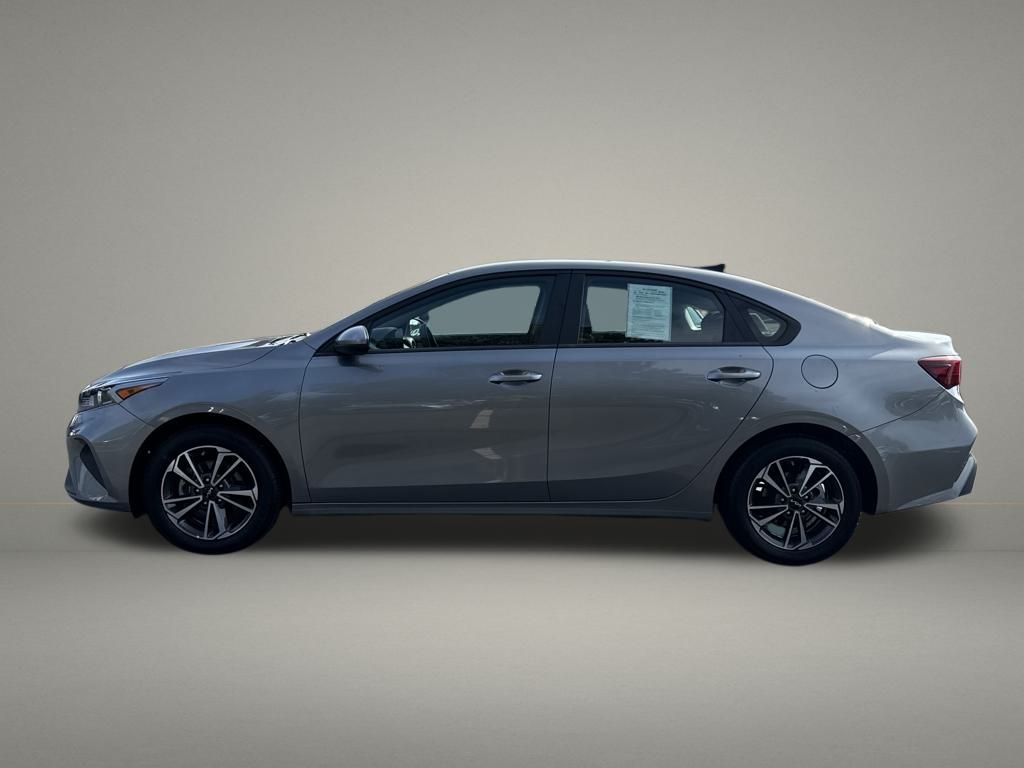 2024 Kia Forte LXS photo 2