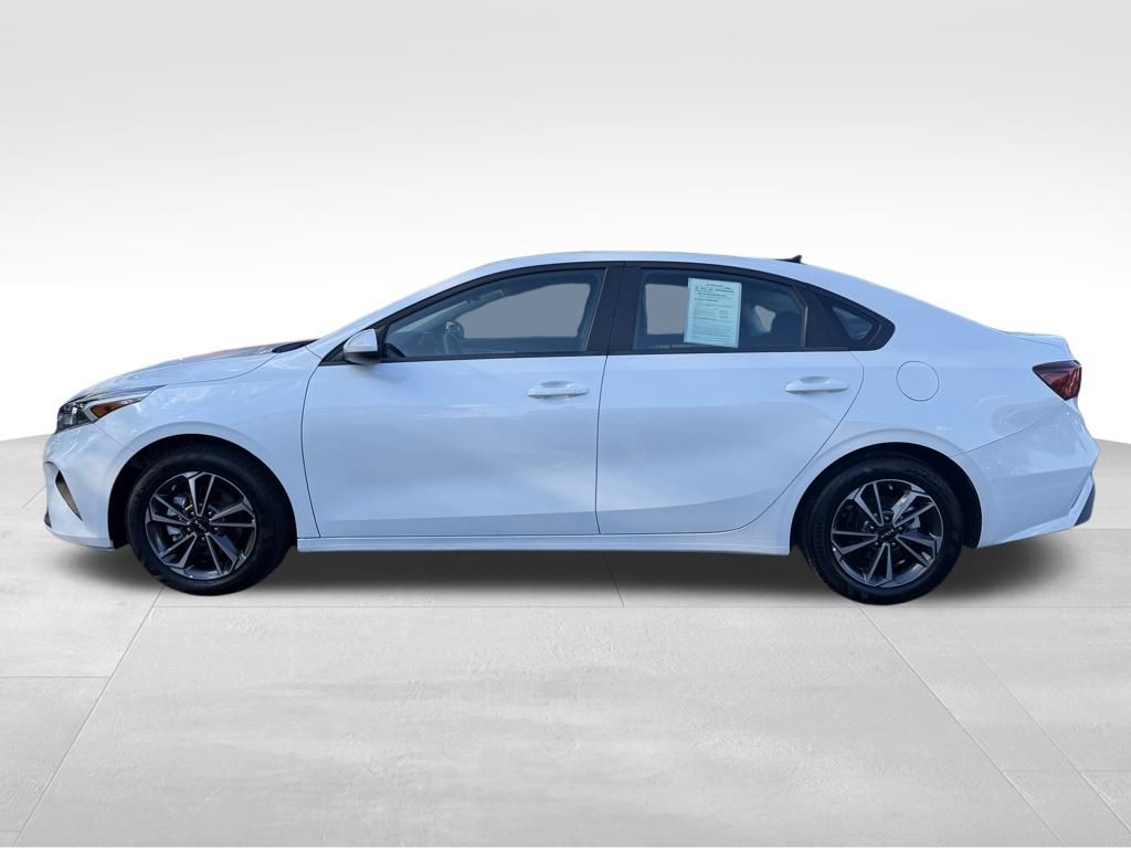 2024 Kia Forte LXS photo 2
