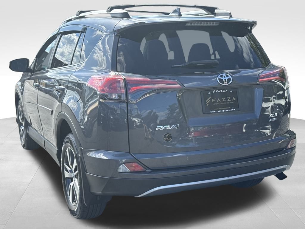 2018 Toyota RAV4 Adventure XLE photo 3