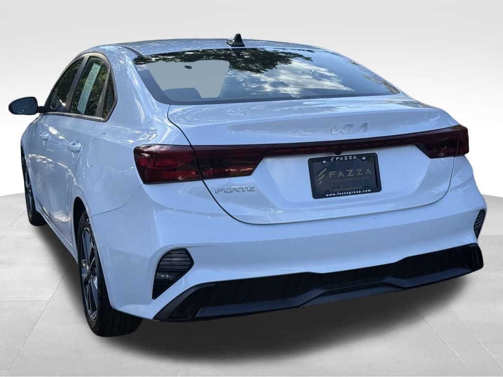 2024 Kia Forte LXS photo 3