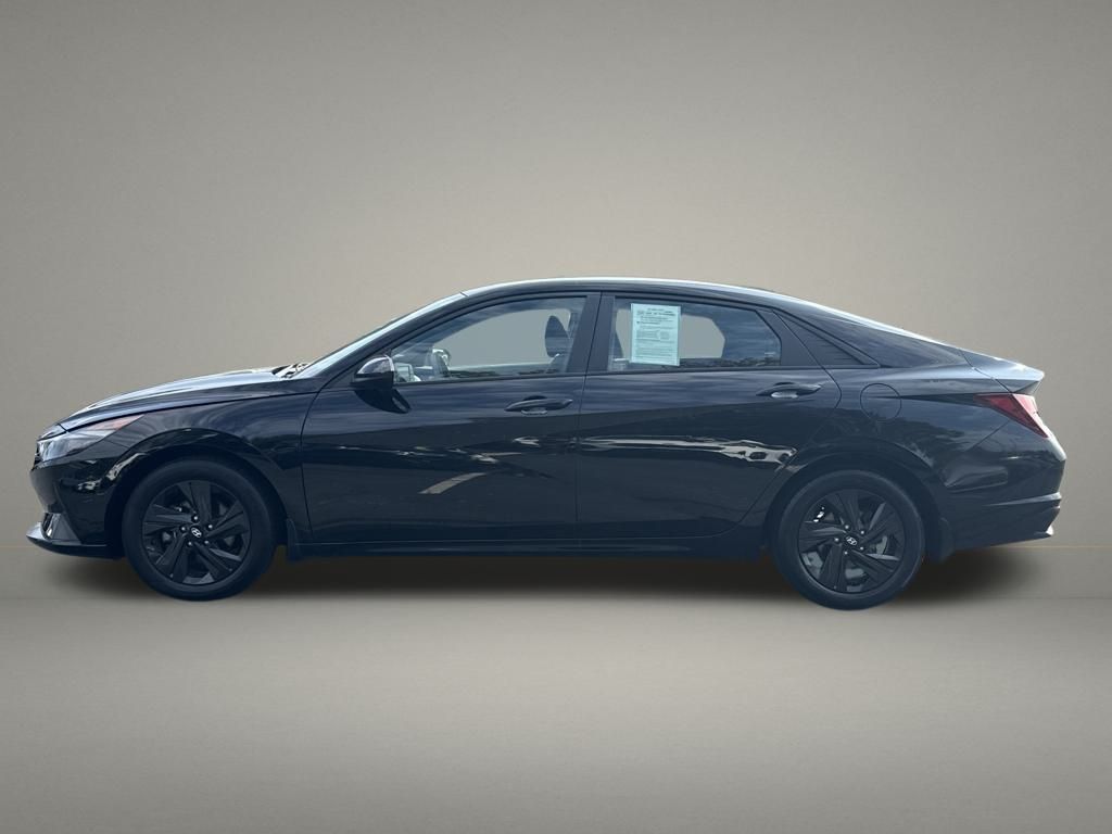 2023 Hyundai Elantra SEL photo 2