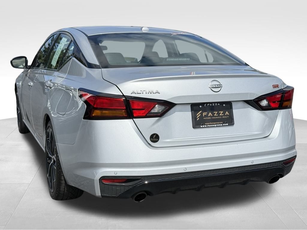 2024 Nissan Altima 2.5 SR photo 3