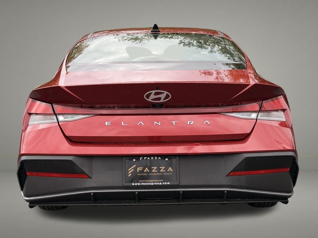 2024 Hyundai Elantra SEL photo 4