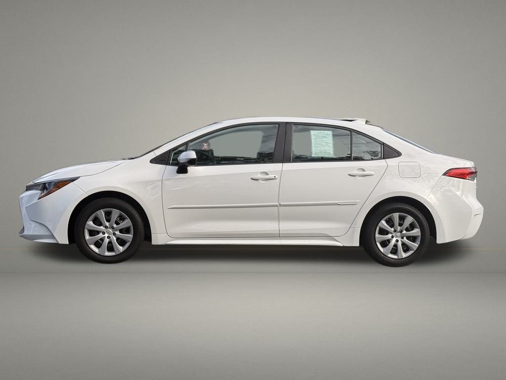 2021 Toyota Corolla LE photo 2