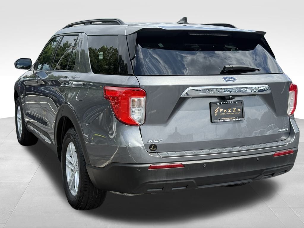 2021 Ford Explorer XLT photo 2