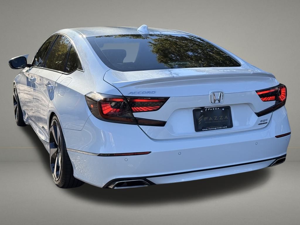 2019 Honda Accord Touring 2.0T photo 3