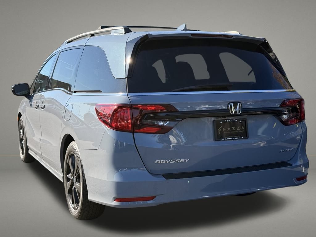 2023 Honda Odyssey Sport photo 3