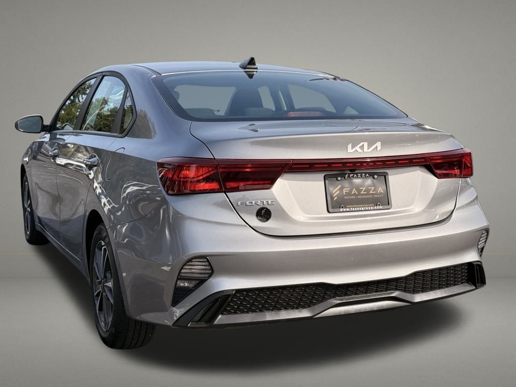 2024 Kia Forte LXS photo 3