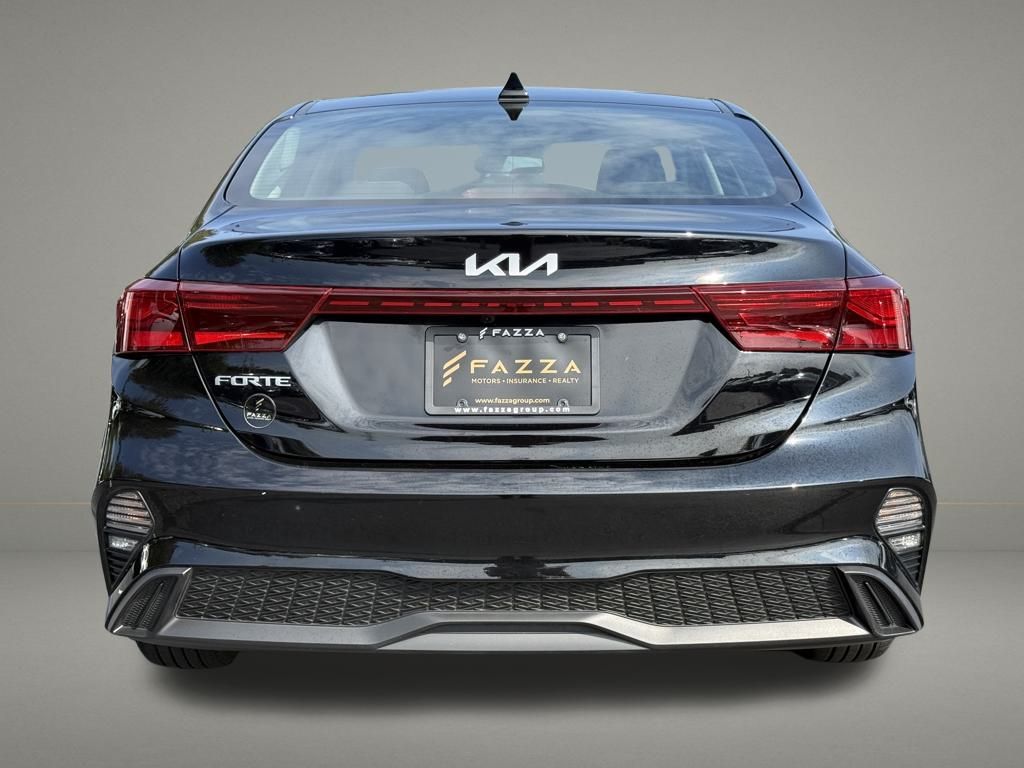 2023 Kia Forte LXS photo 4