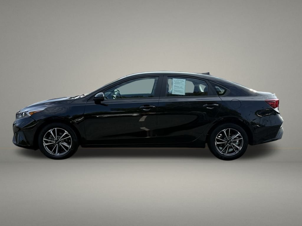 2023 Kia Forte LXS photo 2