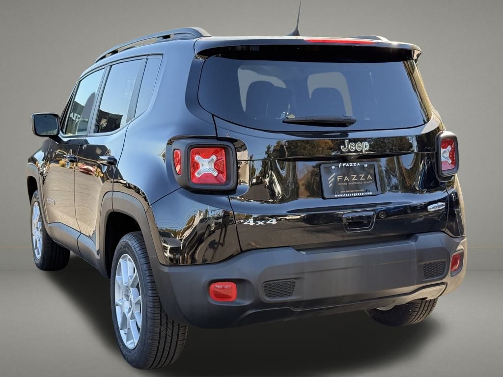2022 Jeep Renegade Latitude photo 3