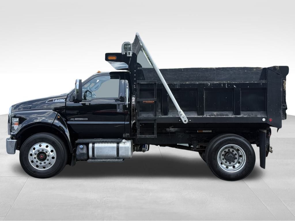 2021 Ford F-750 Base photo 2
