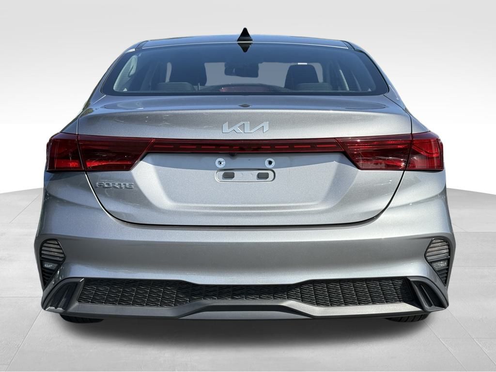 2023 Kia Forte LXS photo 4